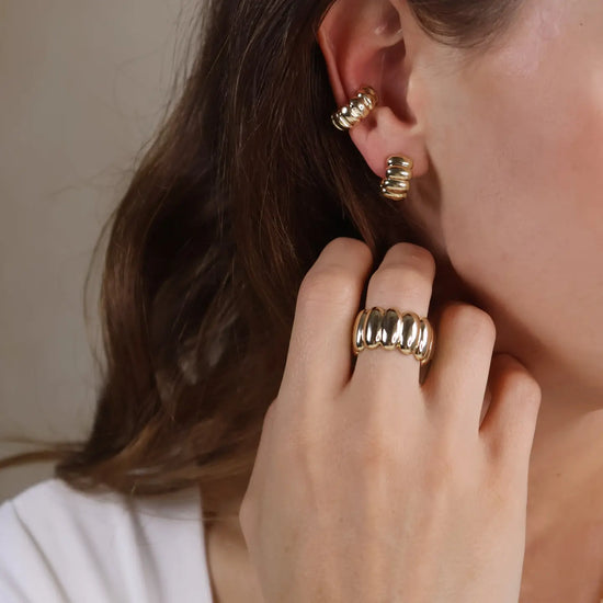 earrings - scalloped ear cuff - 18kgf by goldfi