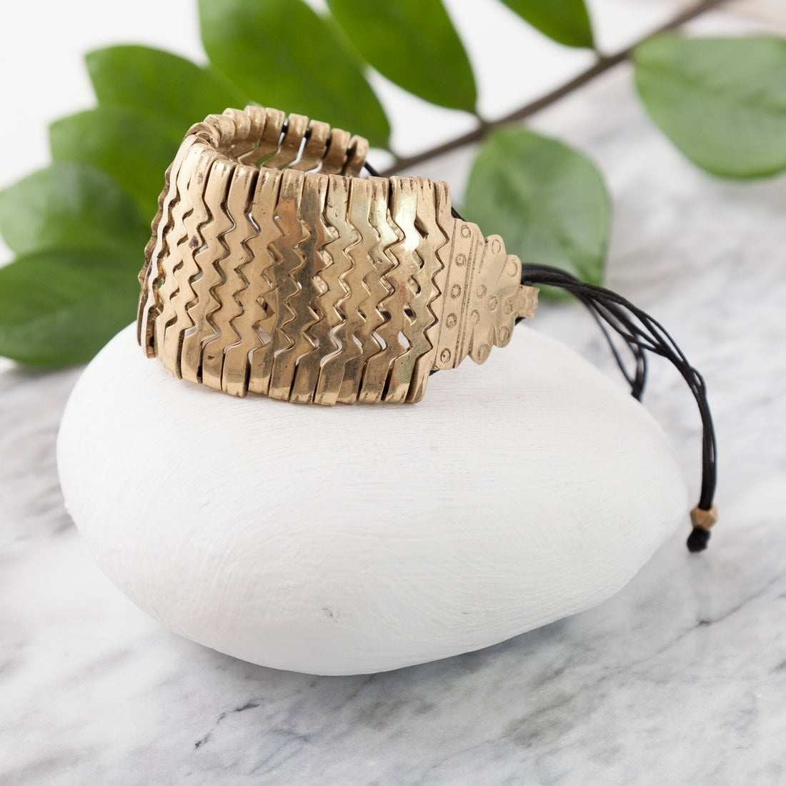 bracelet cuff - brass zigzag by baizaar