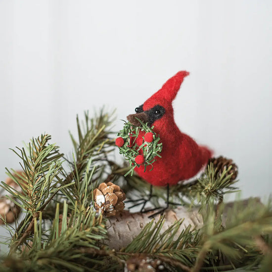 figure - felt cardinal holding wreath by primitives by kathy