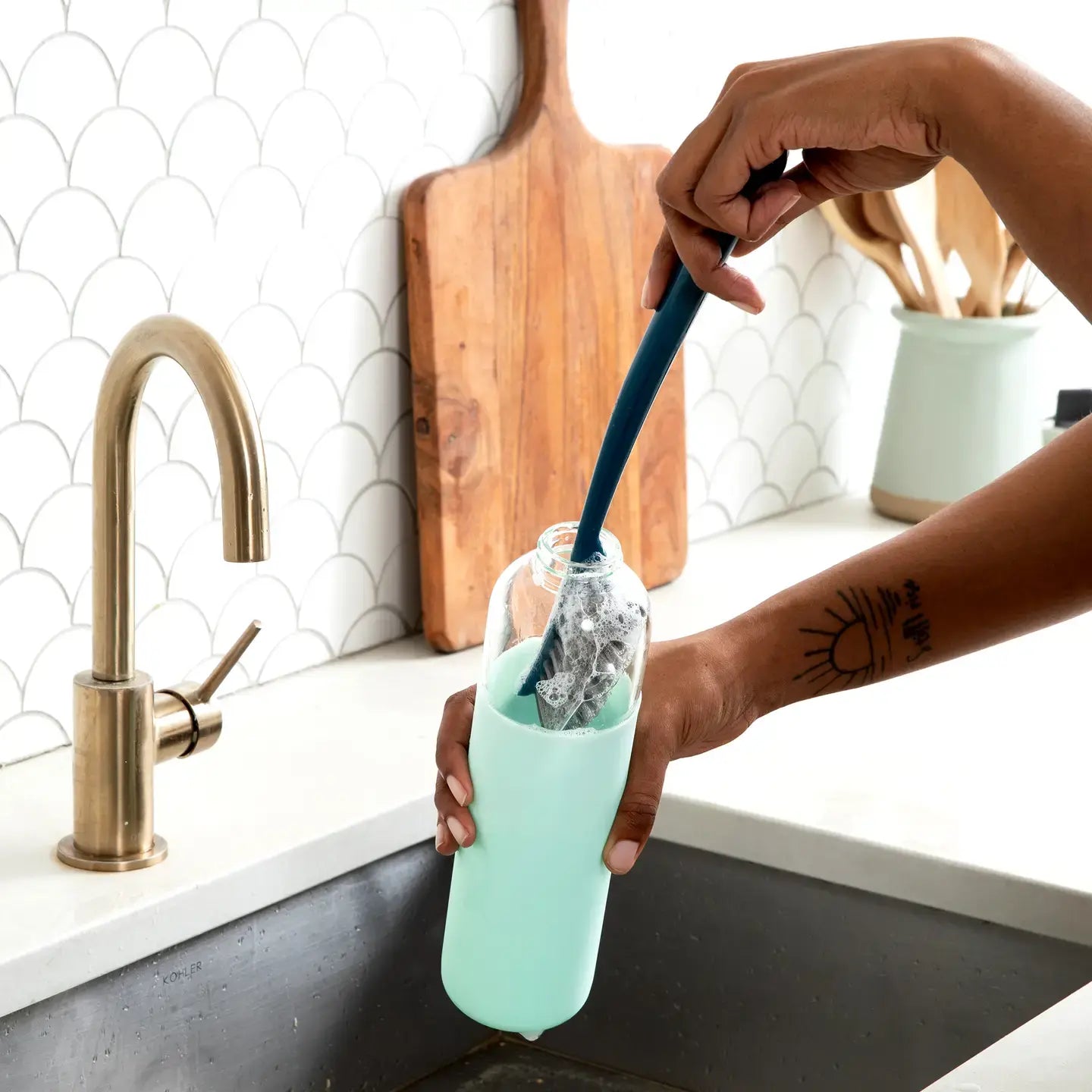 tool - bottle brush - clean ocean by full circle home