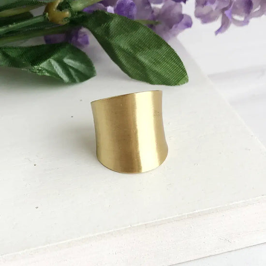 ring - concave - gold by worldfinds
