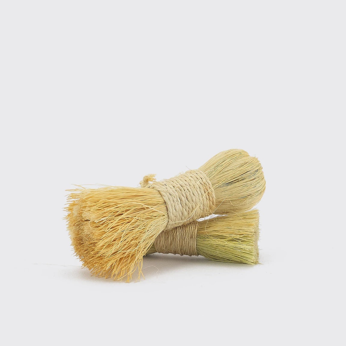 whisk broom - round base - vegetable fiber by utilitario mexicano