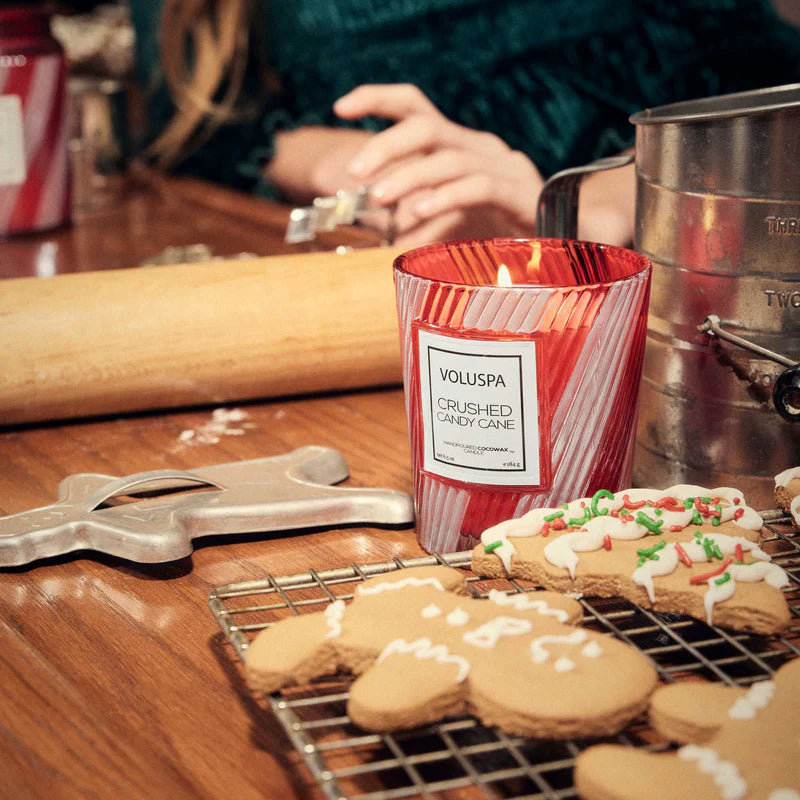 candle - crushed candy cane by voluspa