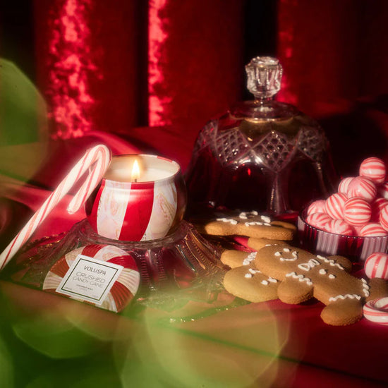 candle - crushed candy cane by voluspa