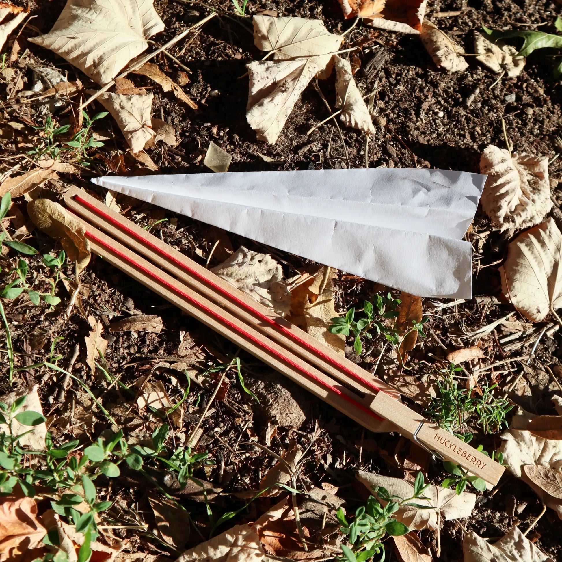 toy - paper plane launcher by kikkerland