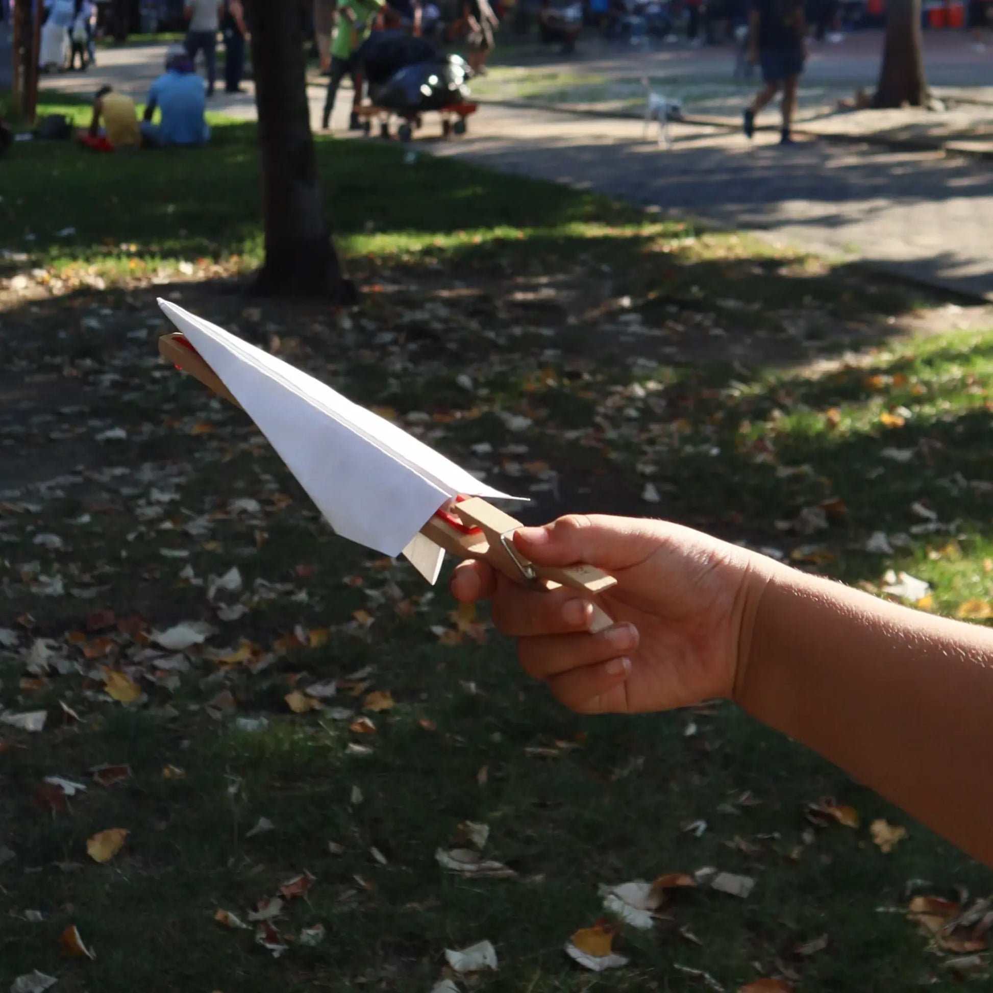 toy - paper plane launcher by kikkerland