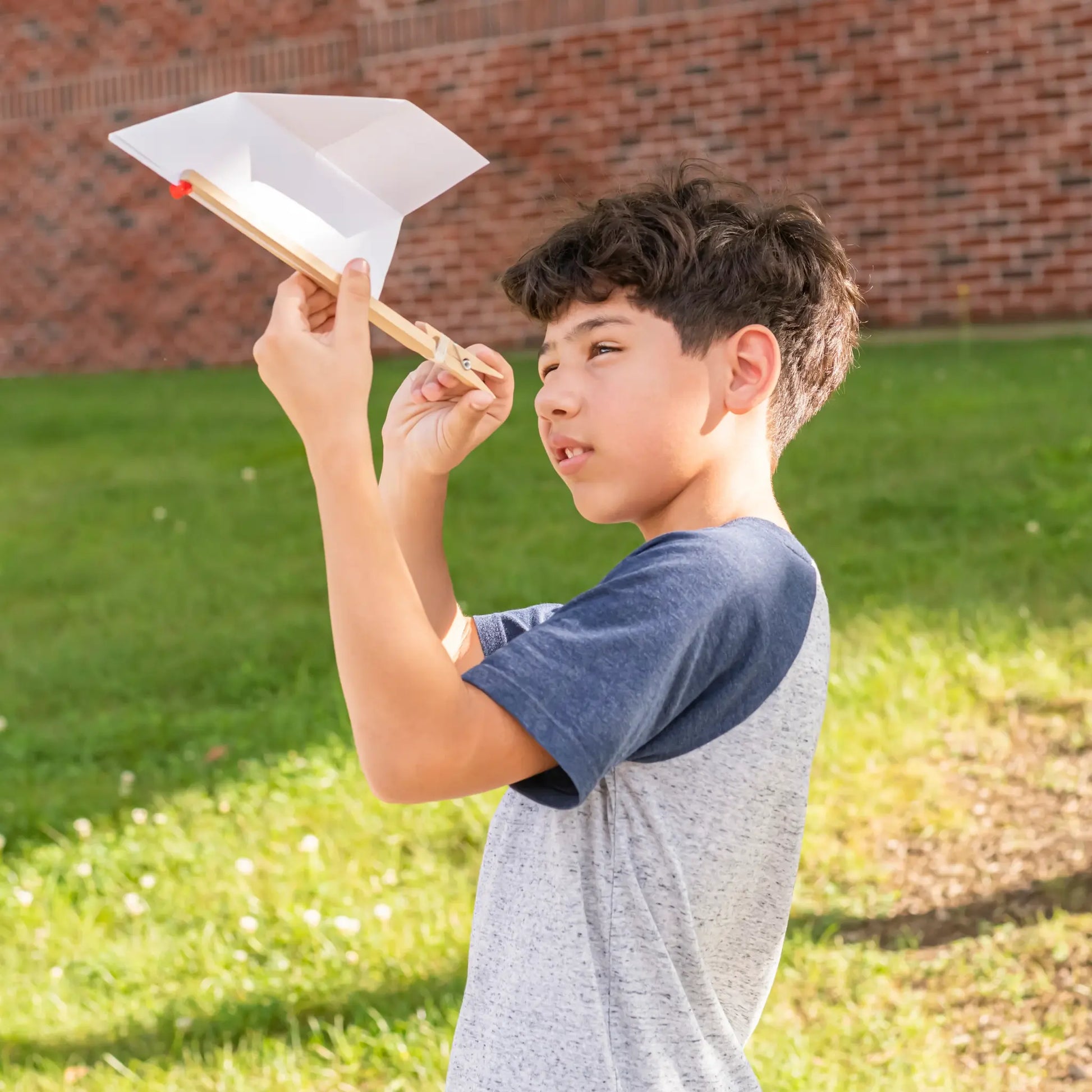 toy - paper plane launcher by kikkerland