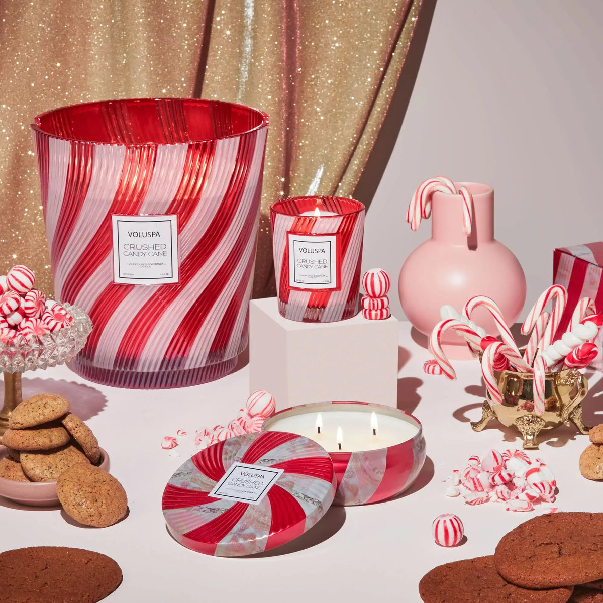 candle - crushed candy cane by voluspa