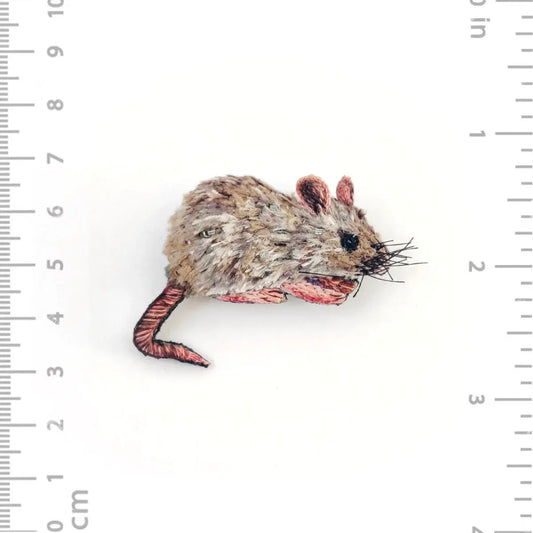 brooch pin - house mouse by trovelore