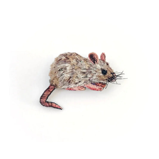 brooch pin - house mouse by trovelore