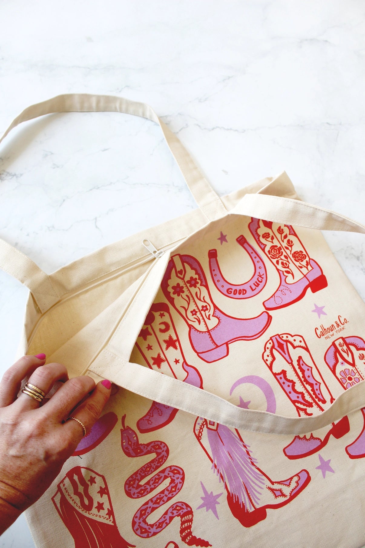 tote bag/zipper closure - howdy cowgirl - pink/red by calhoun & co.