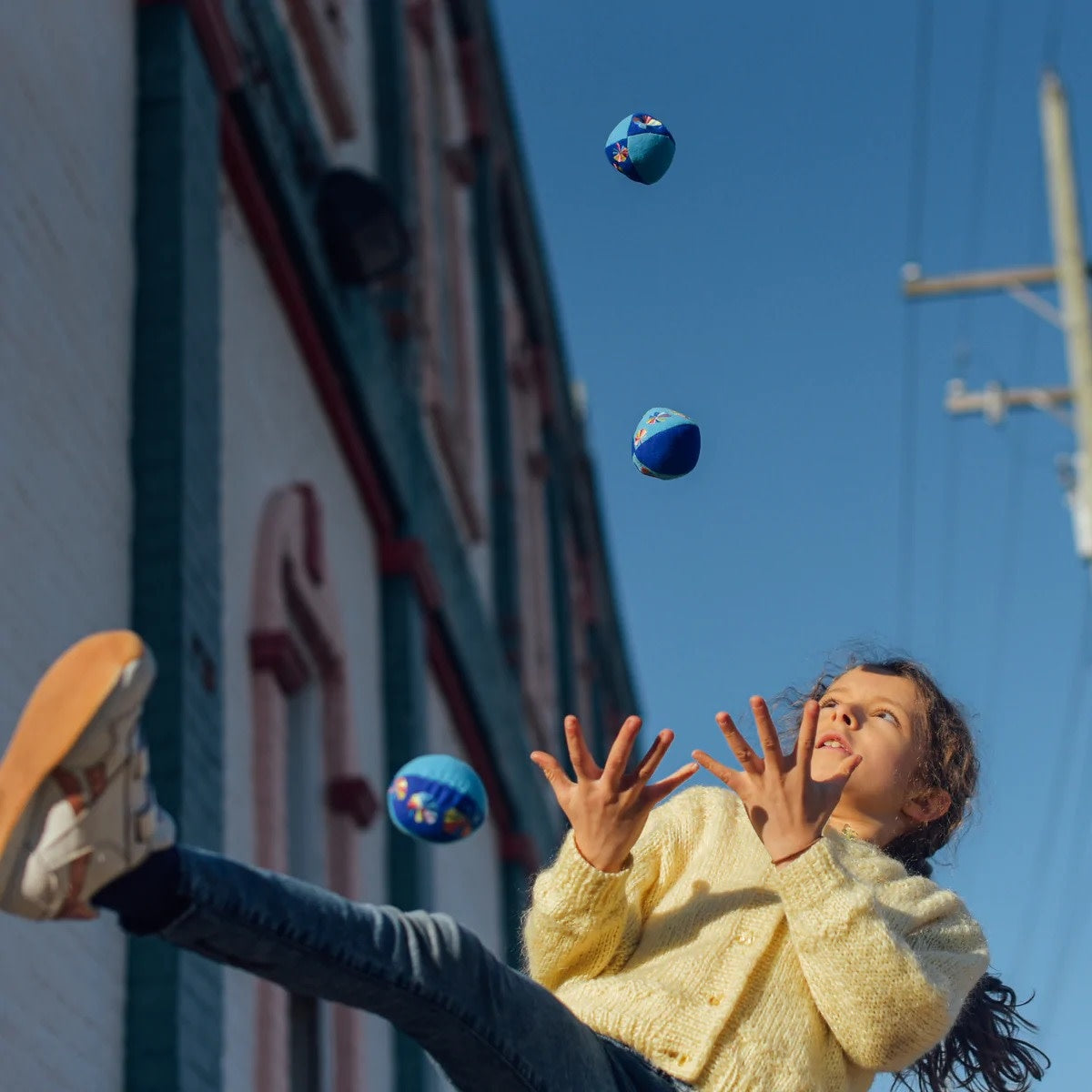 toy - juggling balls - set of 3 by eeboo