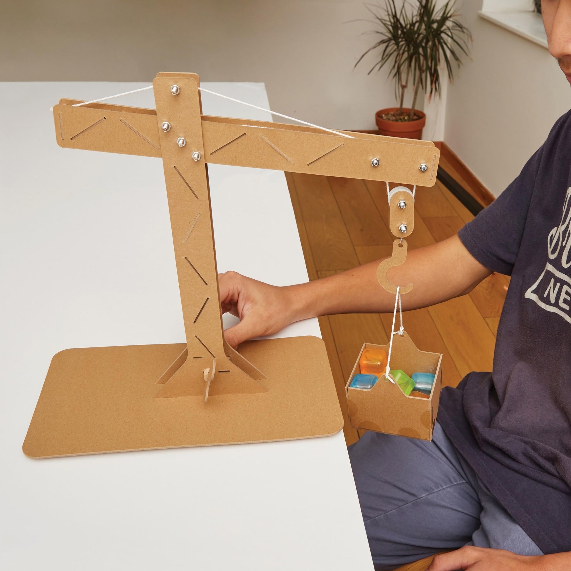 kit - pulley crane - newton's lab by kikkerland
