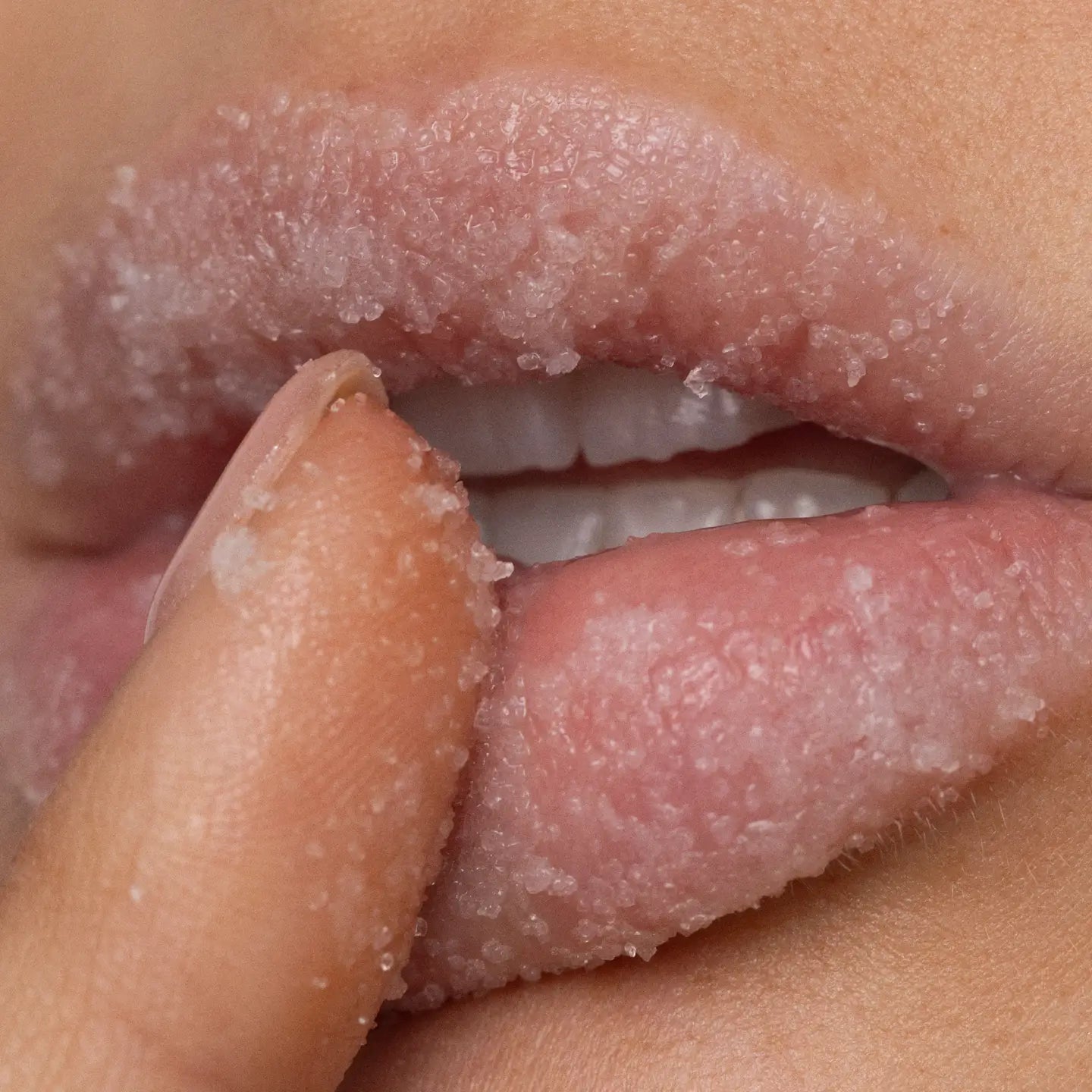 lip scrub - exfoliating by poppy & pout