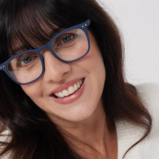 glasses readers - #e trapezoid - navy by izipizi