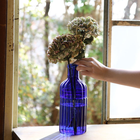 ribbed glass vase - metropolitan elegance by time concept inc.