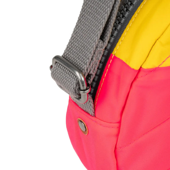 bag - crossbody round - paddington - nylon - small by ori london