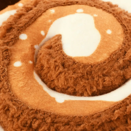 dog plush toy - café - cinnamon roll by p.l.a.y.