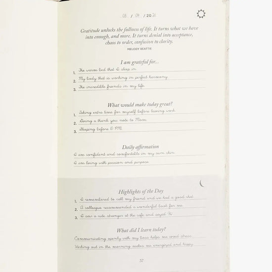 book - five minute journal - daily gratitude - black by intelligent change