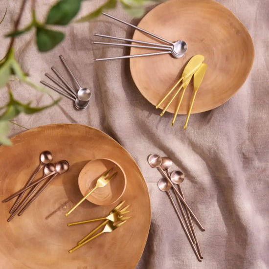 knife - thin serving spreader - gold-tone by be home