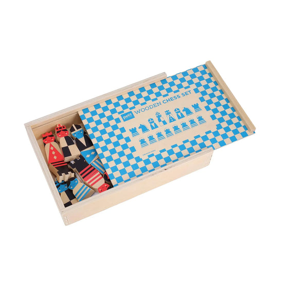 game - wooden chess set - on the move by chronicle books