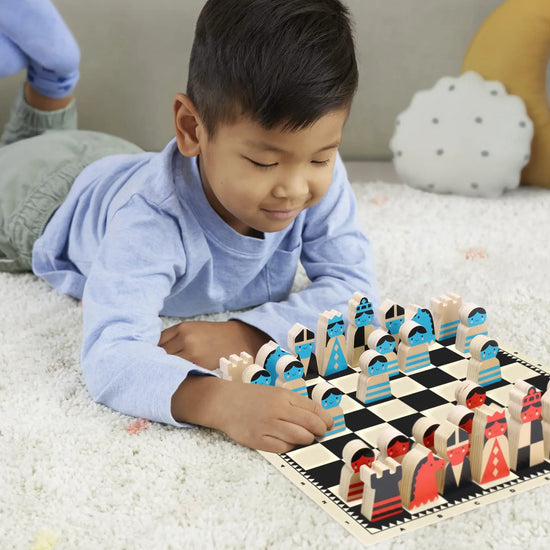 game - wooden chess set - on the move by chronicle books